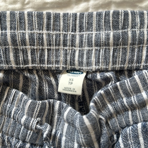 Old Navy shorts - Picture 2 of 2